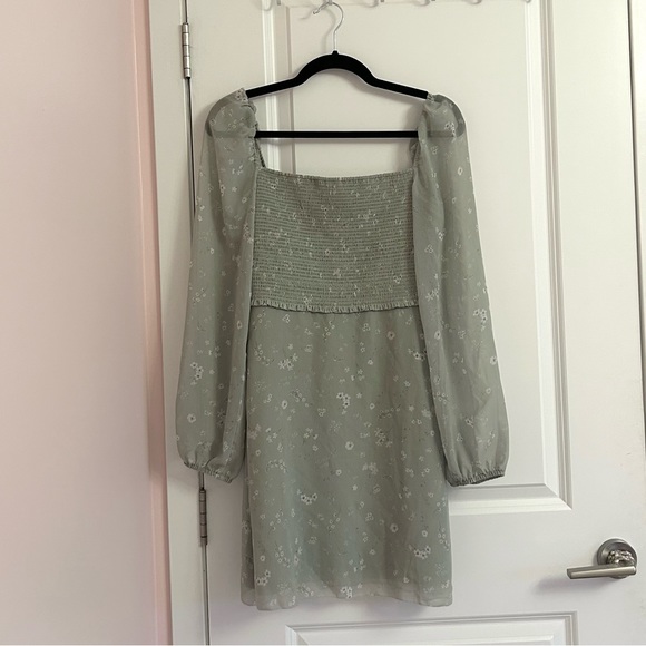 aritzia wilfred sage green villa tempest dress with white flowers - Picture 3 of 15